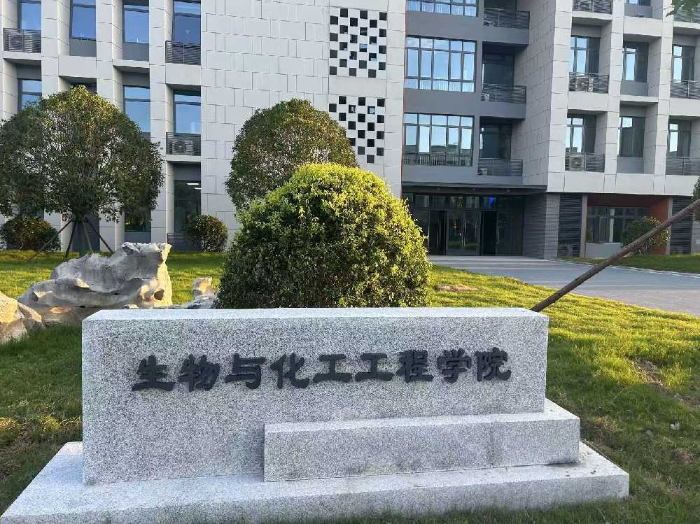 桑日县扬州职业大学体育场高杆灯项目